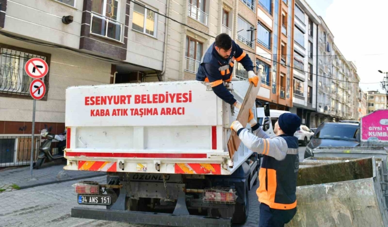 Esenyurt Belediyesi, kaba atıkları geri dönüşüme kazandırıyor