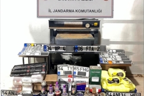 İkametlerini sahte plaka atölyesine çeviren 3 şahıs gözaltına alındı