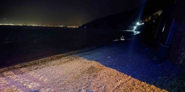 Balık tutmak için açılan kayık battı, baba-oğul ölümden döndü