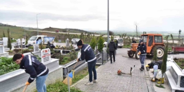 Altıeylül’de bayram öncesi mezarlıklarda yoğun mesai