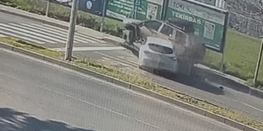 Tekirdağ’da otomobilin park halindeki cipe çarptığı kaza kamerada