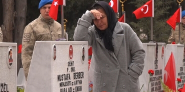 Edirnekapı Şehitliği’nde bayram öncesi hüzünlü ziyaret