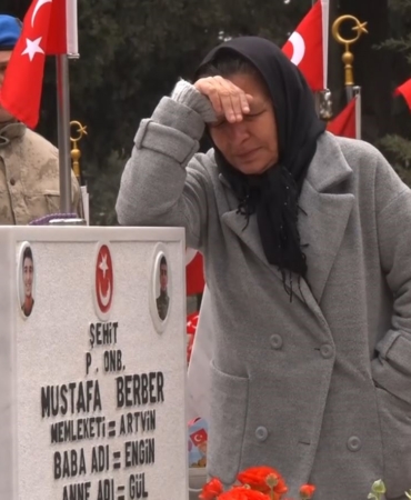 Edirnekapı Şehitliği’nde bayram öncesi hüzünlü ziyaret