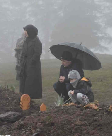 Ramazan Bayramı öncesi mezarlıklara akın ettiler: Kabir başında dua ve gözyaşı