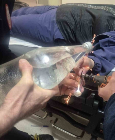 Gönen’de parmağa sıkışan yüzük itfaiye tarafından kesildi