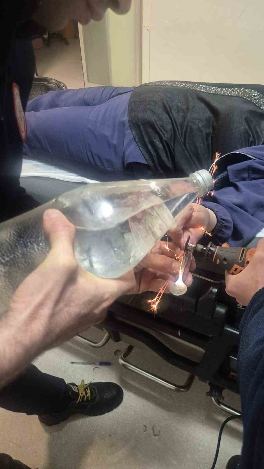 Gönen’de parmağa sıkışan yüzük itfaiye tarafından kesildi