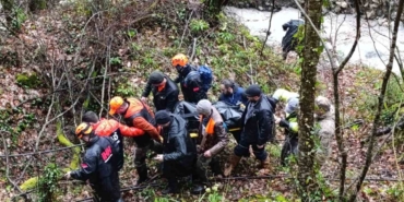 Sakarya’da iki gündür haber alınamayan vatandaşın cansız bedeni zorlu araziden çıkartıldı