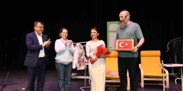 Altıeylül’de tiyatro dolu gece