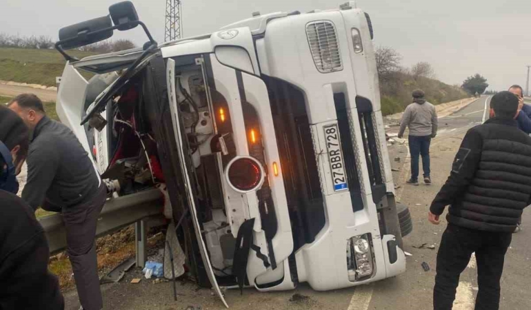 Tekirdağ’da feci kaza: Tır şoförü hayatını kaybetti