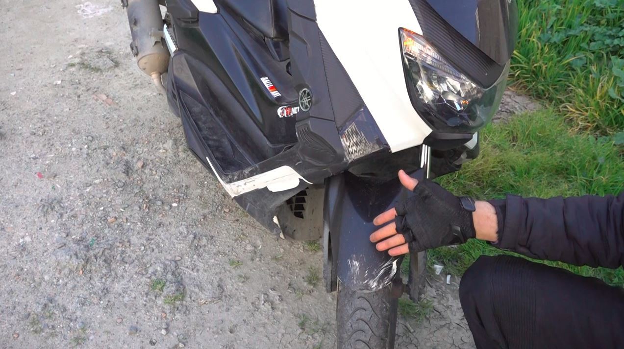 Esenyurt’ta şerit ihlali yapan sürücüyü uyaran motorkurye darp edildi