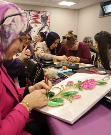 Kartal’da 8 Mart dayanışması: Emekçi kadınlar atölyelerde buluştu