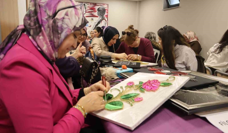 Kartal’da 8 Mart dayanışması: Emekçi kadınlar atölyelerde buluştu