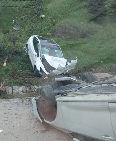 Kontrolden çıkan elektrikli araç otoparkı savaş alanına çevirdi
