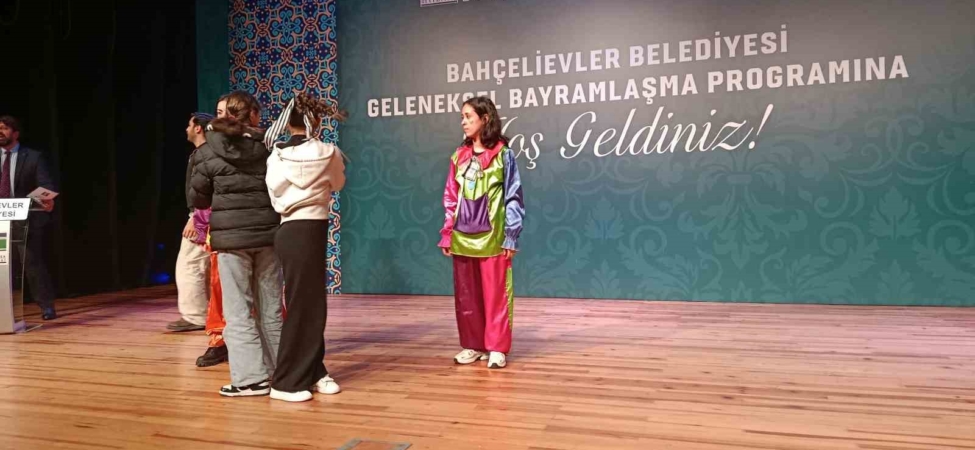 Binali Yıldırım: "Türkiye silah sanayisiyle, ekonomisiyle, her şeyden önce vatan sevgisiyle hercümerç olmuş bir milletin ülkesidir"