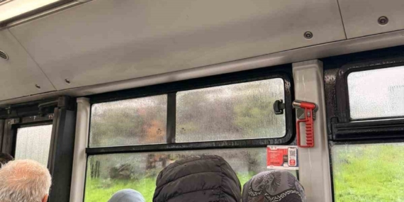 Arnavutköy’de belediye otobüsünün tavanından su aktı