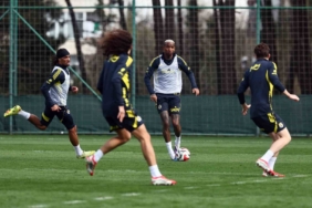 Fenerbahçe günün ilk antrenmanını yaptı