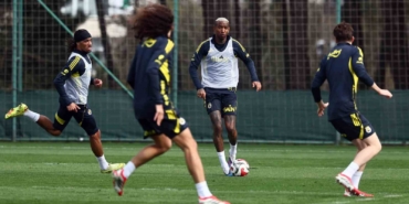 Fenerbahçe günün ilk antrenmanını yaptı