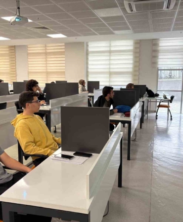 "Tercihten Önce Üniversiteni Yaşa" projesi özel okul başvuruları başladı