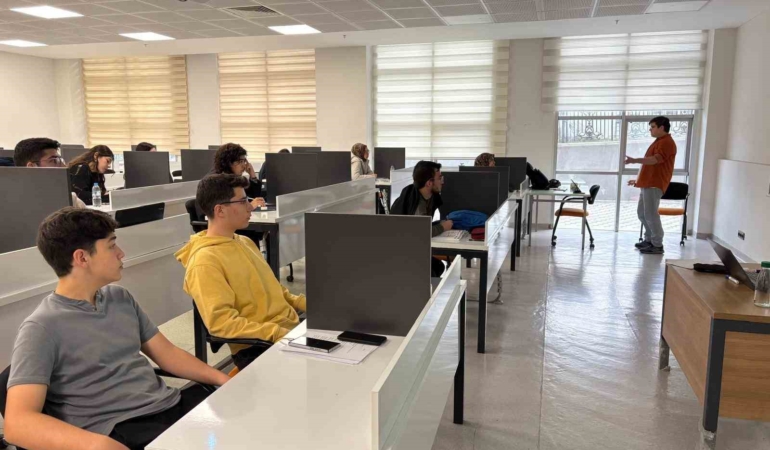 "Tercihten Önce Üniversiteni Yaşa" projesi özel okul başvuruları başladı