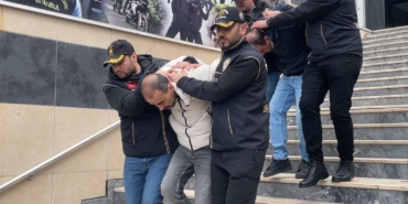 Sultangazi’de kan donduran cinayet: Eşiyle ilişkisi olduğunu düşündüğü adamı öldürdü