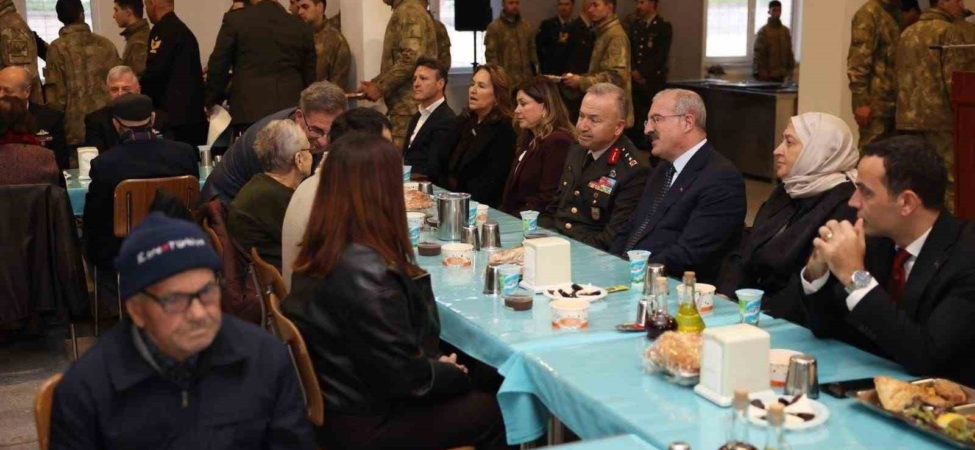 Gelibolu’da şehit aileleri, gaziler ve askerlerle iftar yapıldı