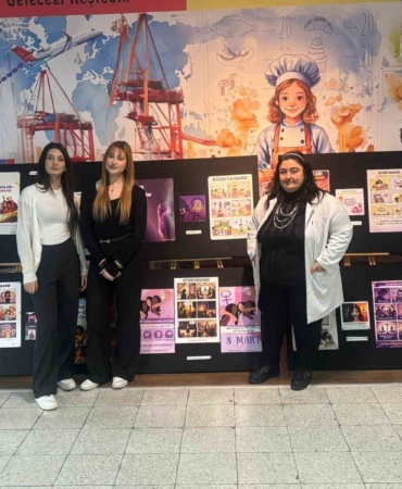 Liseli öğrencilerden 8 Mart’a anlamlı sergi