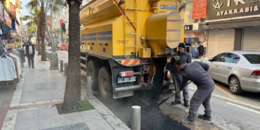 Çayırova’nın en işlek caddesinde asfalt onarımı yapıldı