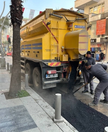 Çayırova’nın en işlek caddesinde asfalt onarımı yapıldı