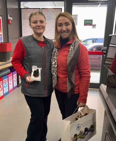 Başkan Tekin, ilçedeki kadın çalışanları ziyaret etti