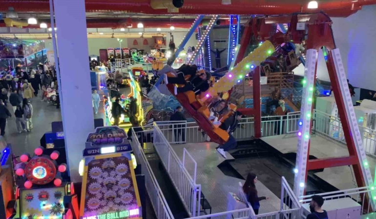 Bursa’da bayramın adresi AVM’ler oldu