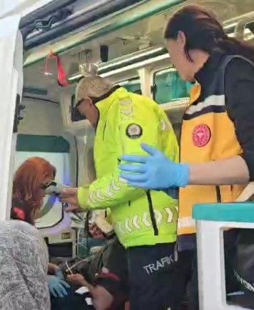 Bursa’da fenalaşan servis şoförü kaldırıma çıkıp güçlükle durabildi