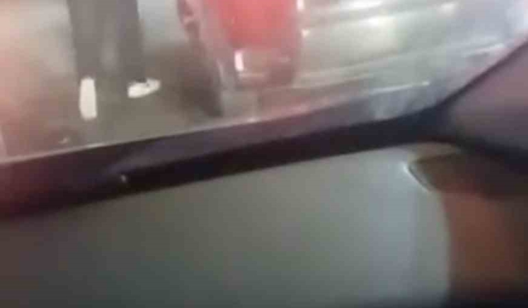 Bursa’da trafikte motosikletliye kadın sürücüden tekme ve tokatlı saldırı