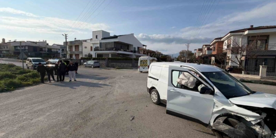 Burhaniye’de sık kaza yaşanan kavşağa düzenleme yapılması istendi