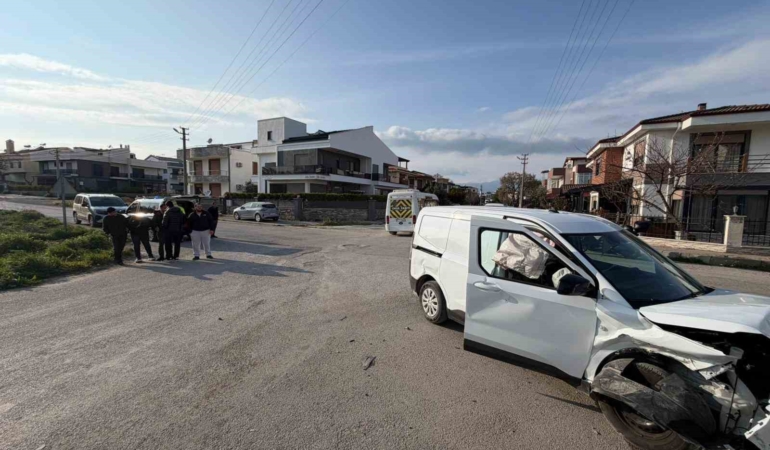 Burhaniye’de sık kaza yaşanan kavşağa düzenleme yapılması istendi