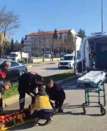 Edirne’de kırmızı ışıkta geçen yayaya araç çarptı