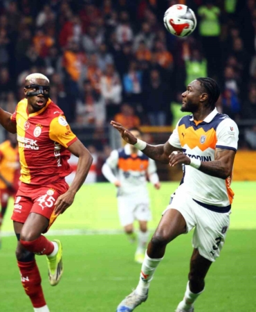 Trendyol Süper Lig: Galatasaray: 0 - RAMS Başakşehir: 0 (İlk yarı)