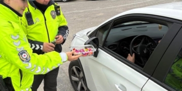 Edirne’de şekerli ve kolonyalı trafik uygulaması