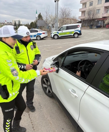 Edirne’de şekerli ve kolonyalı trafik uygulaması