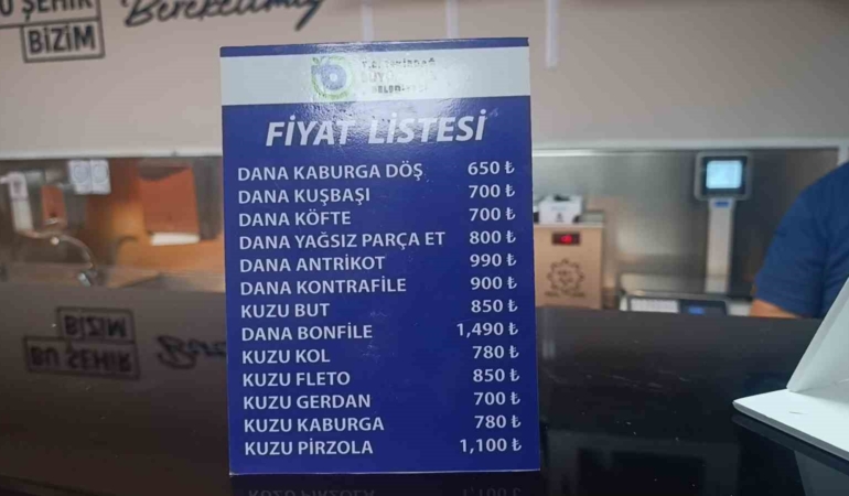 Tekirdağ’da bayram alışverişi kuyruğu: Ucuz ete metrelerce sıra oluştu