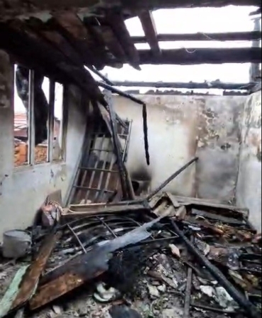 Metruk evde çıkan yangın korkuttu