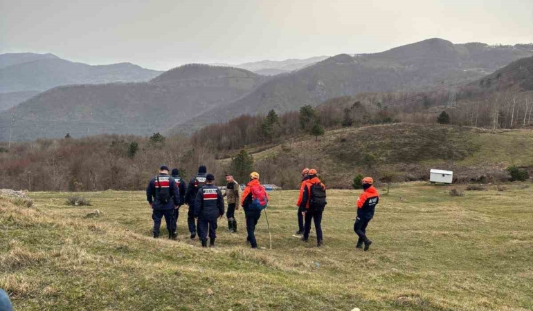 Kendisinden haber alınamayan 75 yaşındaki adam didik didik aranıyor