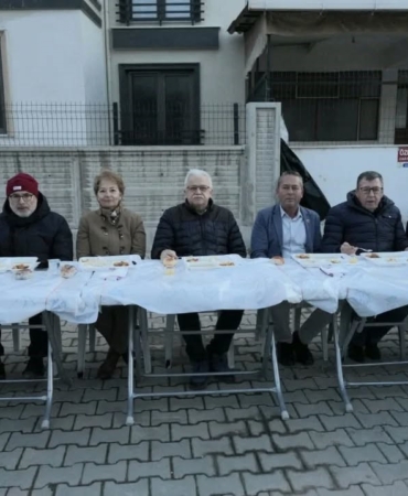 Burhaniye’ de toplu iftar geleneği devam ediyor