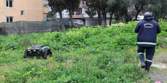 Yeşil alanda uzaktan kumandalı robot dönemi: 6 kişinin işini tek başına yapabiliyor
