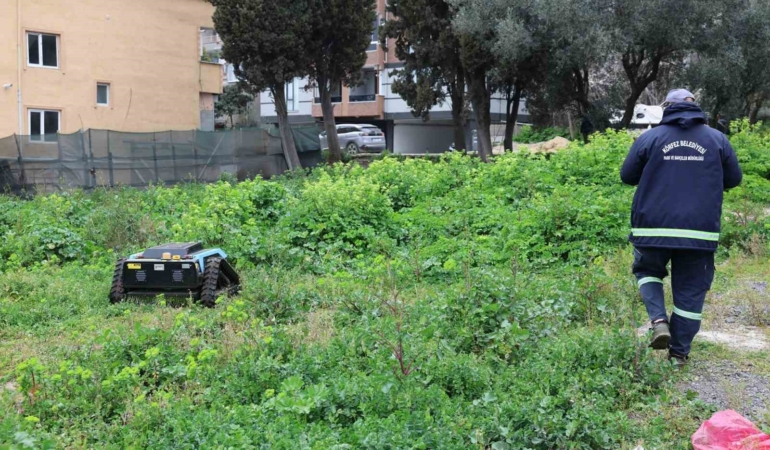 Yeşil alanda uzaktan kumandalı robot dönemi: 6 kişinin işini tek başına yapabiliyor