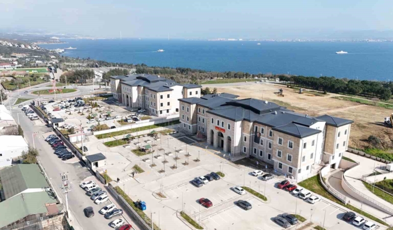 Darıca’da yeni hükümet konağı ve belediye binası hizmete başladı