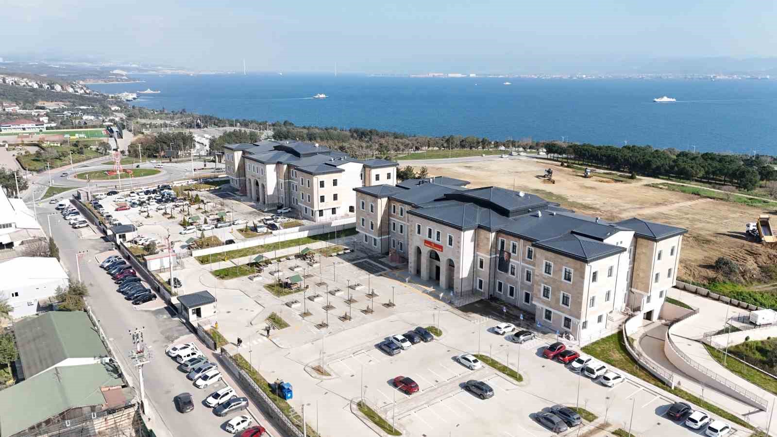 Darıca’da yeni hükümet konağı ve belediye binası hizmete başladı