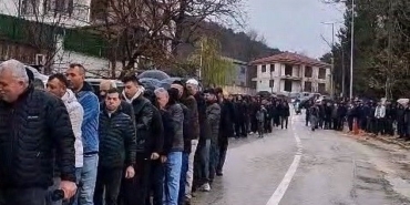 60 Yıllık Bayram geleneği: 1 kilometrelik bayramlaşma kuyruğu