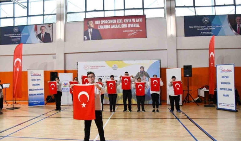 Down sendromlu gençler sporda becerilerini sergiledi