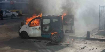 Gaziosmanpaşa’da park halindeki araç alev alev yandı