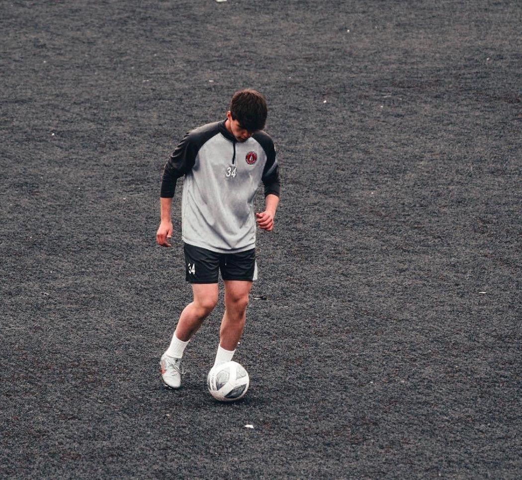 Ümraniye’de çakarlı araçla silahlı saldırı: 21 yaşındaki genç futbolcu hayatını kaybetti